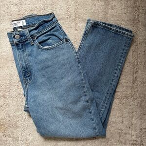 A&F Curve Love 90’s Straight Ultra High Rise Jean